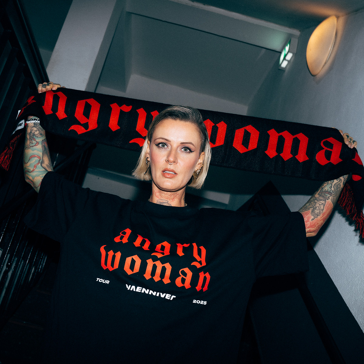 Schal - "angry woman"