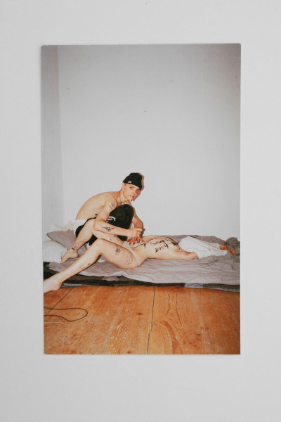 Kunstdruck (B-Ware) - Maša Stanić - Paar bemalt sich