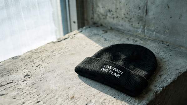 Beanie - Live Fast Die Punk, schwarz