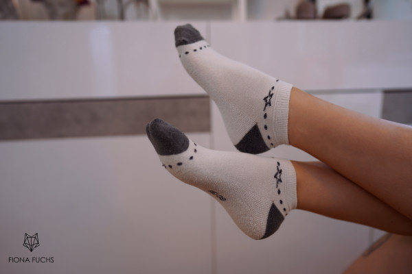 Getragene Socken (weiß/grau)