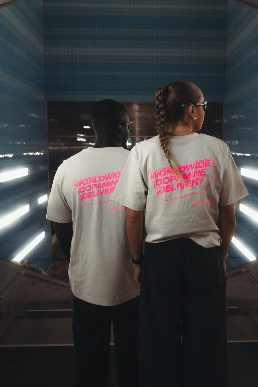 RAD RACE - Dopamine Delivery Oversized-T-Shirt, desert dust