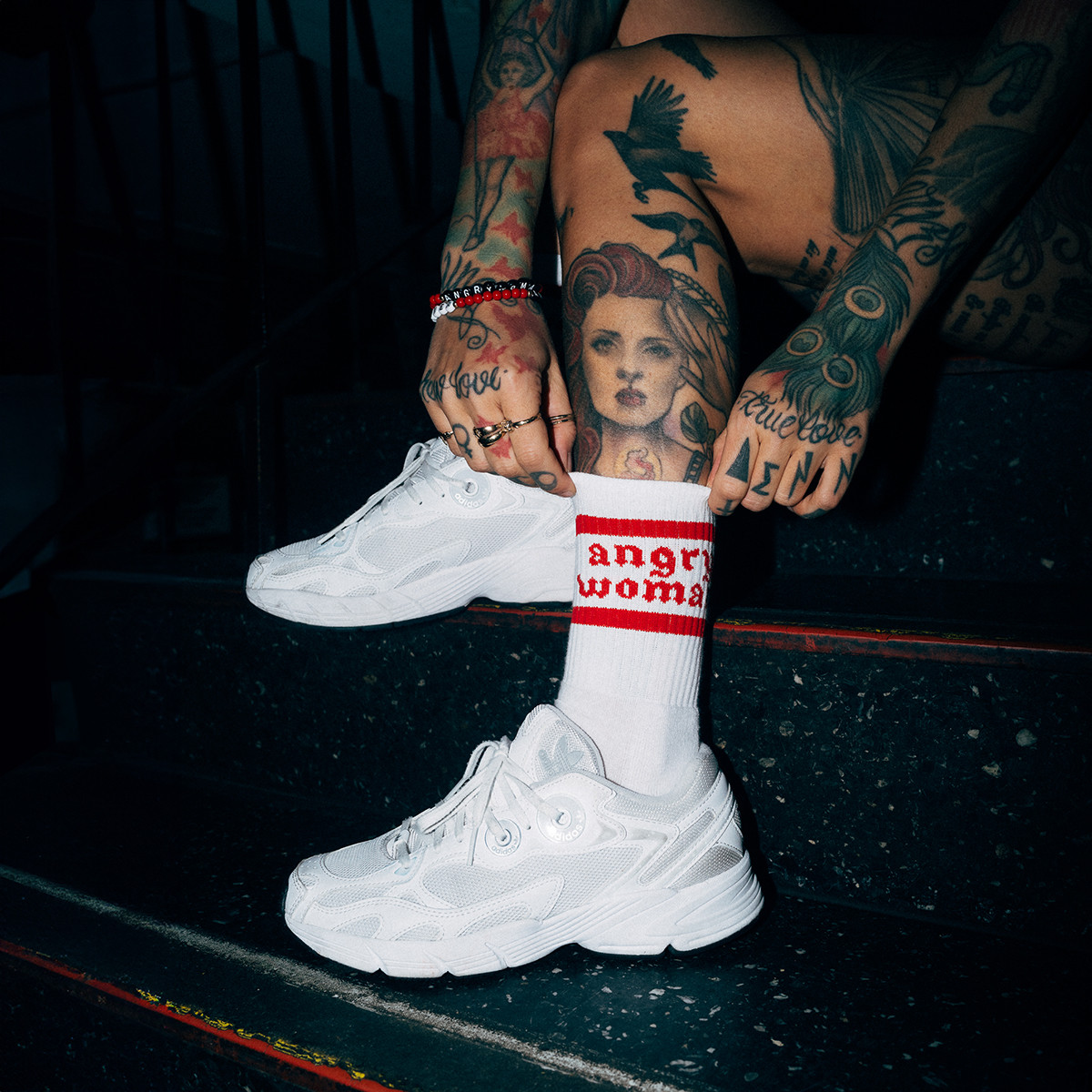 Tennissocken - "angry woman", weiß-rot